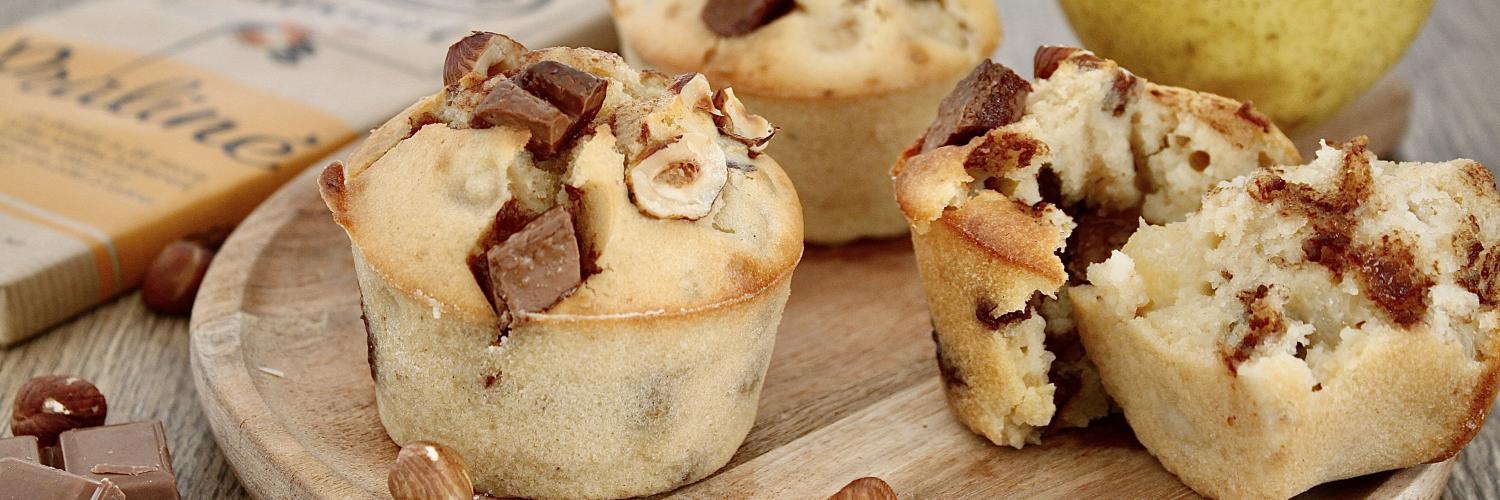 Muffins aux pépites de chocolat praliné, aux noisettes et aux poires Muffins aux pépites de chocolat praliné, aux noisettes et aux poires