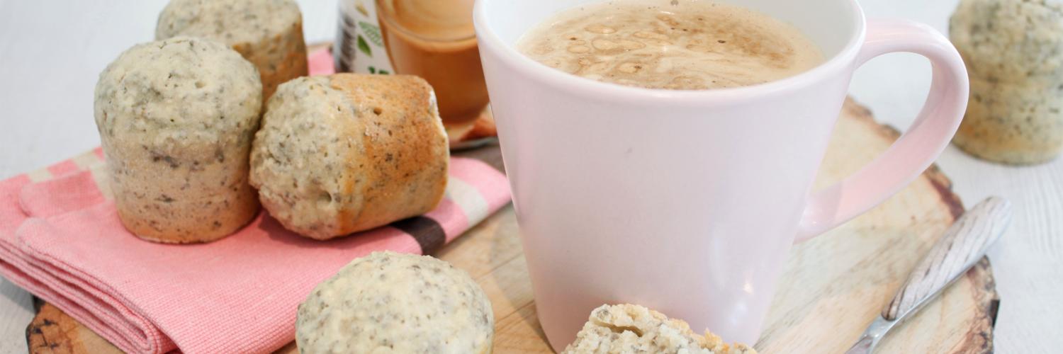 Ricoré lait d'amande et petits muffins aux graines de chias Ricoré lait d'amande et petits muffins aux graines de chias