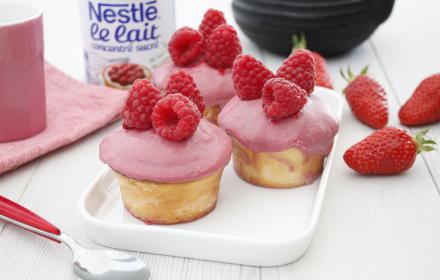 Muffins au lait concentré et fruits rouges