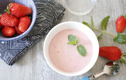 Soupe mousseuse de fraises