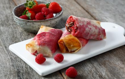 Nems au chocolat au lait et fruits rouges