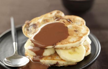 Pancakes a la banane et coulis choco caramel