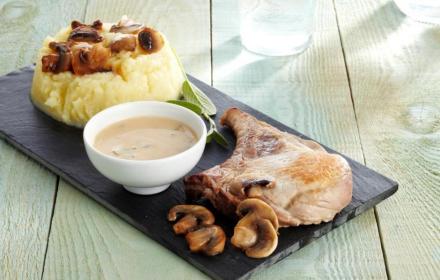 Côte de porc aux champignons et purée de pommes de terre
