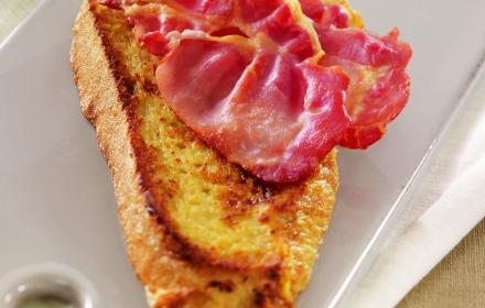 Pain perdu au miel et bacon grille