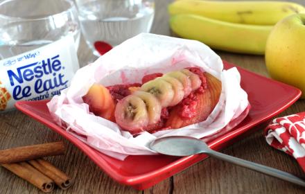 Papillottes de fruits sauce au lait concentré