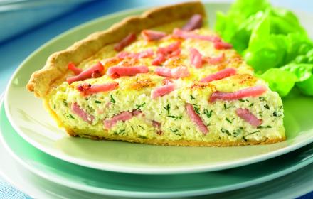 Tarte au fromage blanc, allumettes et fines herbes