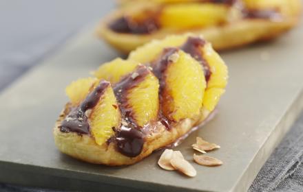 Pain au lait perdu à l'orange sauce chocolat amandes grillées (exclusivité facebook juin 2011)