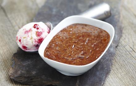 Crème tiède au chocolat praliné et glace au fromage blanc et groseilles