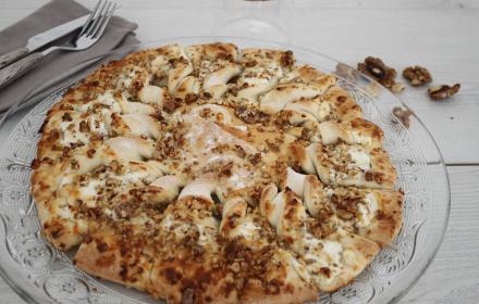 Pizza soleil chèvre noix et miel