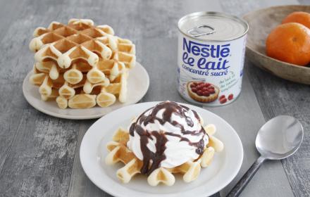 Gaufres rondes chantilly sauce chocolat
