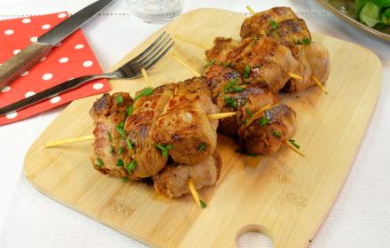 Brochettes de boeuf et poitrine fumée