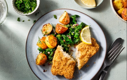 Pané façon marine aux épinards sautés et pommes de terre rôties Pané façon marine aux épinards sautés et pommes de terre rôties