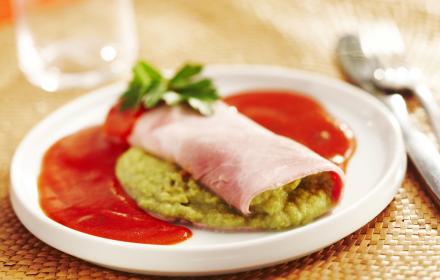 Purée d'haricots verts au jambon et coulis de tomates