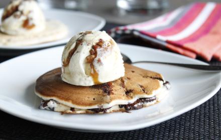 Pancakes aux pépites de chocolat glace vanille pecan