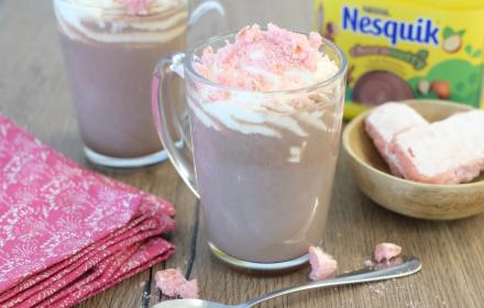 Nesquik choco nutty et chantilly aux biscuits roses