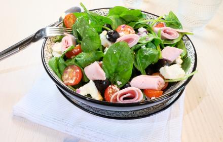 Salade jambon, épinard, tomate, feta