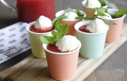 Soupe de pastèque à la menthe et granité de chocolat blanc
