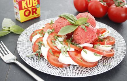 Salade tomates mozzarella et granité fraises tomates