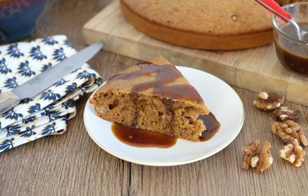 Moelleux aux noix sauce caramel