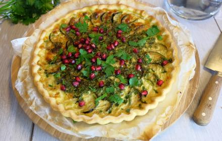 Quiche au lait d'avoine, courgettes et grenade