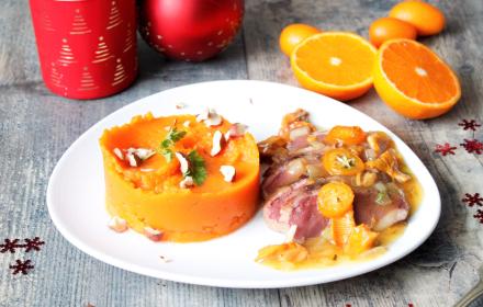 Magret de canard sauce aux girolles et kumquats, purée de butternut