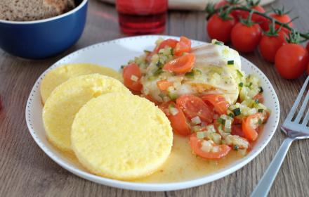 Cabillaud aux légumes et galettes de polenta
