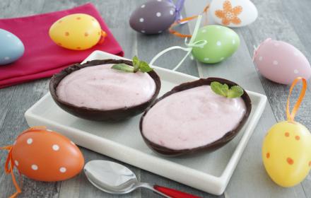 Oeufs de pâques et mousse de fraise 2