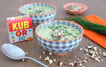 Velouté de fèves chèvre frais et noisettes