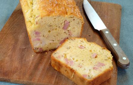 Cake aux trois fromages et lardons