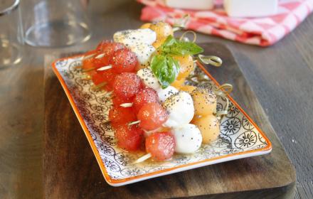 Mini brochettes de billes melon pastèque mozzarella