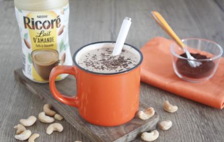 Boisson à la RICORÉ® Lait d’Amande, Café & Chicorée et noix de cajou