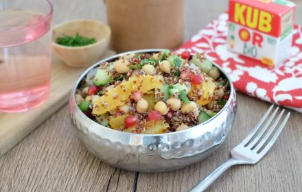 Salade de quinoa, concombre orange grenade