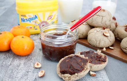 Pâte à tartiner Nesquik et petits pains aux noisettes