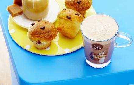 Mini brioches aux pépites de chocolat douceur de yaourt au caramel Mini brioches aux pépites de chocolat douceur de yaourt au caramel