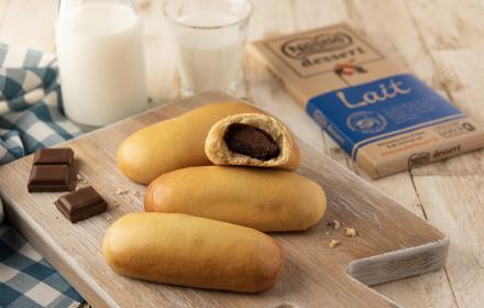 Pain au lait avec barre de chocolat au lait