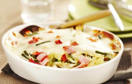 Gratin de pâtes au jambon, haricots verts et tomates