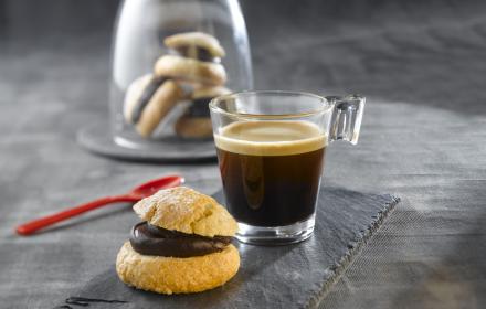 Amaretti et ganache au chocolat corsé