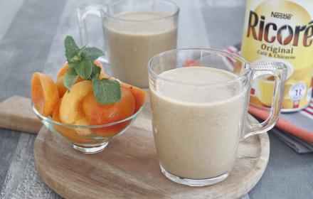 Milk-shake à l’abricot avec RICORÉ® Original, Café & Chicorée