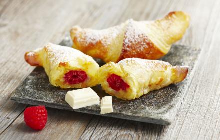 Croissants feuilletés framboises chocolat blanc