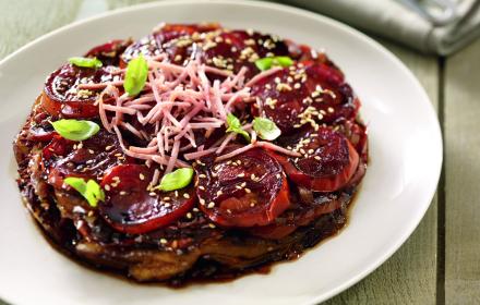 Tatin aux tomates caramélisées au vinaigre balsamique, râpé de jambon