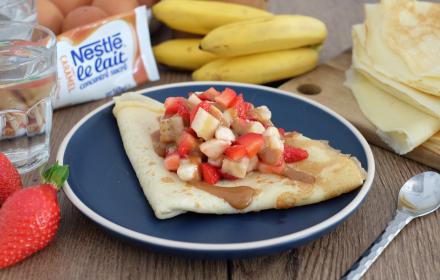 Crepes aux fruits et sauce caramel