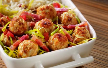 Boulettes de poulets aux allumettes et poireaux