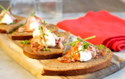 Tartine chèvre bacon
