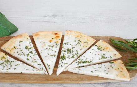 Pizza fromage frais et herbes