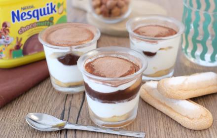 Fromage blanc façon tiramisu sauce Nesquik choco nutty