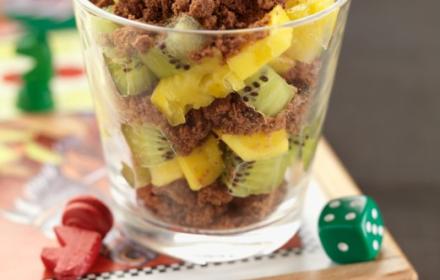 Verrines de fruits exotiques et biscuits au chocolat croquants