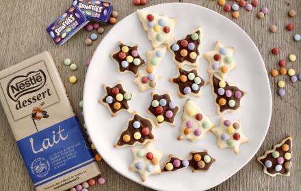 Sablés de noël au chocolat blanc, chocolat au lait et aux smarties