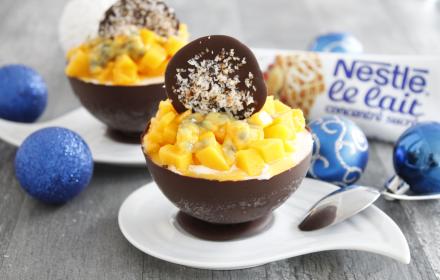 Demi sphère au chocolat, glace au lait concentré mangue passion