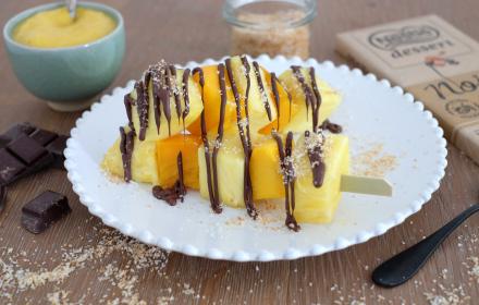 Brochettes de fruits et sauce au chocolat