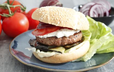 Burger végétal méditerranéen houmous et feta